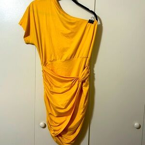 Fitted yellow one shoulder dress